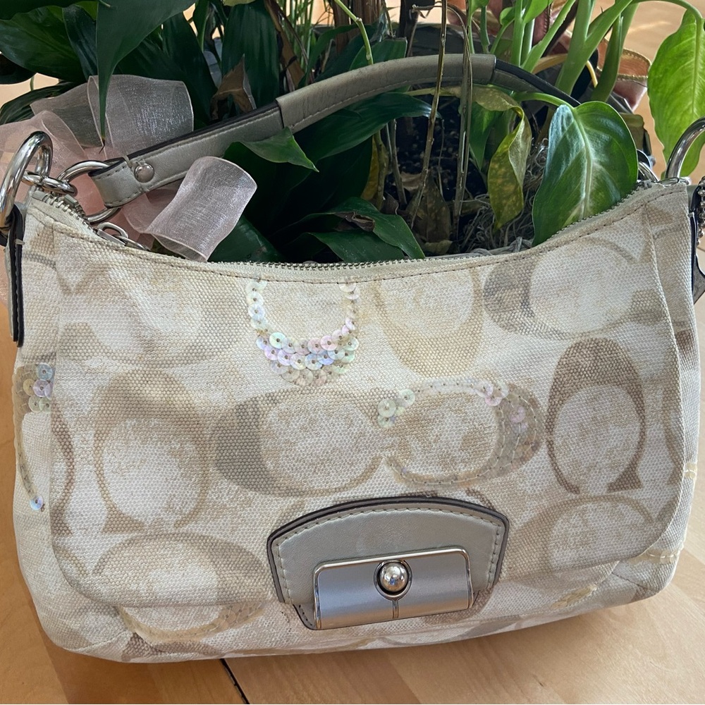 Elegant Cream Shoulder Bag